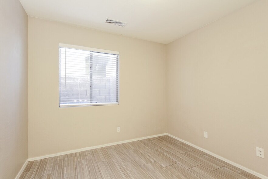 Building Photo - 2525 S 109th Dr