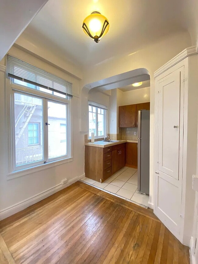 Building Photo - 1-Bedroom Gem in the Heart of San Francisco – Cozy 364 Sq Ft Haven!"