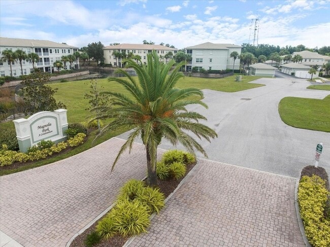 Building Photo - 700 Gardens Edge Dr