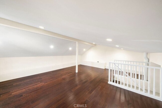 Building Photo - 376 Cliff Dr