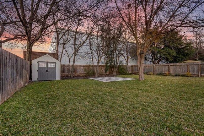 Building Photo - 108 E Skyview Rd