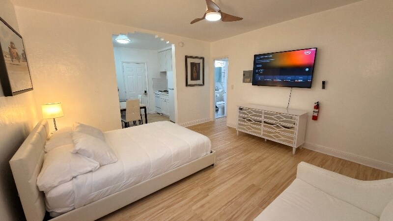 Building Photo - 545 Michigan Ave