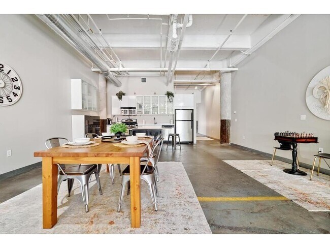 Building Photo - 700 N Washington Ave