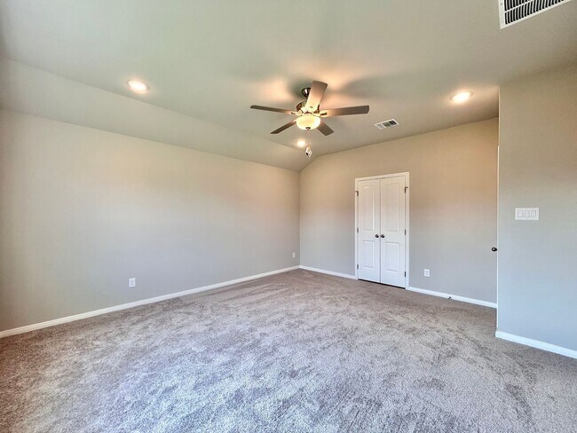 Building Photo - Charming 3-Bed, 2-Bath Home with Modern Up...