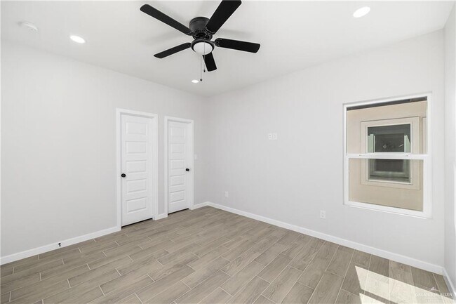 Building Photo - 11 Sugar Gdn Dr