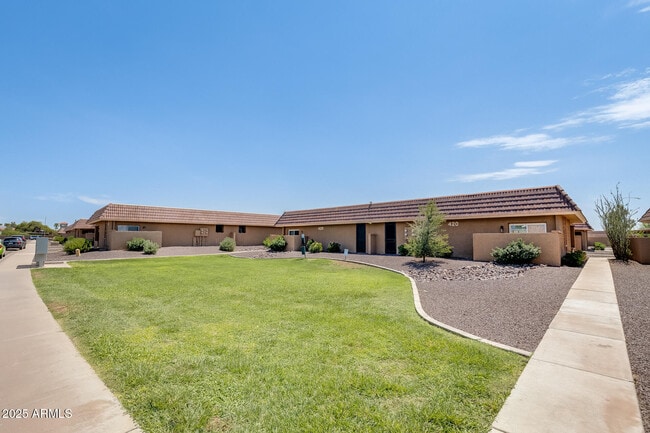 Building Photo - 311 W Pontiac Dr