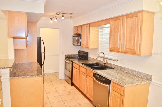 Building Photo - 3360 S Osprey Ave