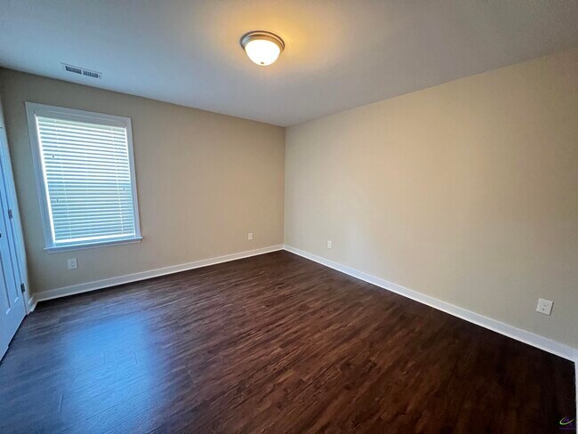 Building Photo - 126 Jaybee Dr