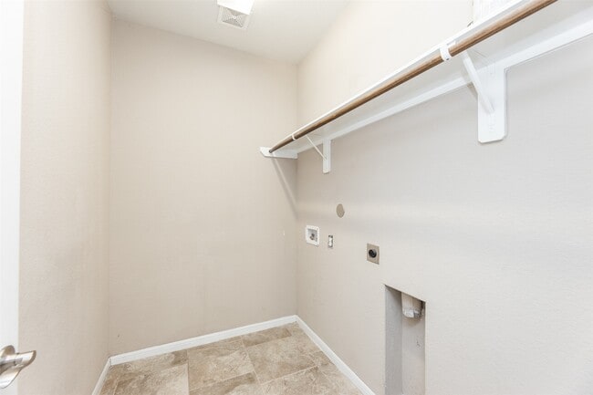 Building Photo - 5302 Silver Ledge Dr