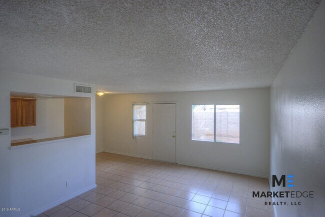 Building Photo - 2Bed/1Bath House at 48th/Broadway! JOIN TH...