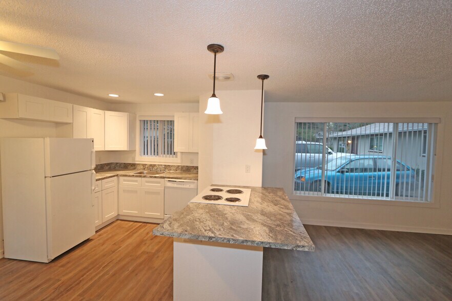 Building Photo - 1647 Salishan St SE