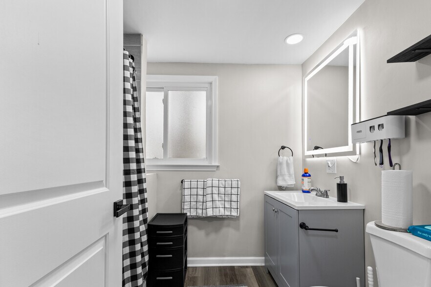 Building Photo - 5222 Williams St