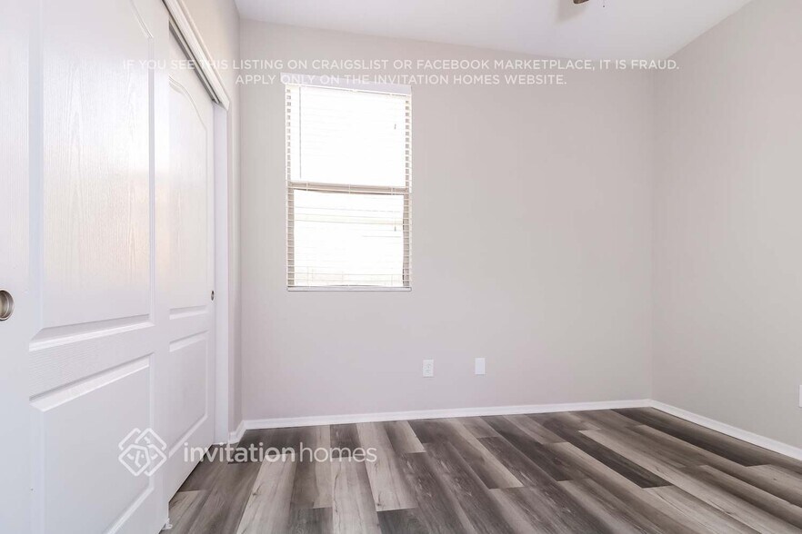 Building Photo - 12420 W Woodland Ave