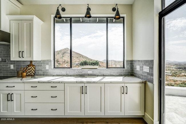 Building Photo - 301 E Jomax Rd