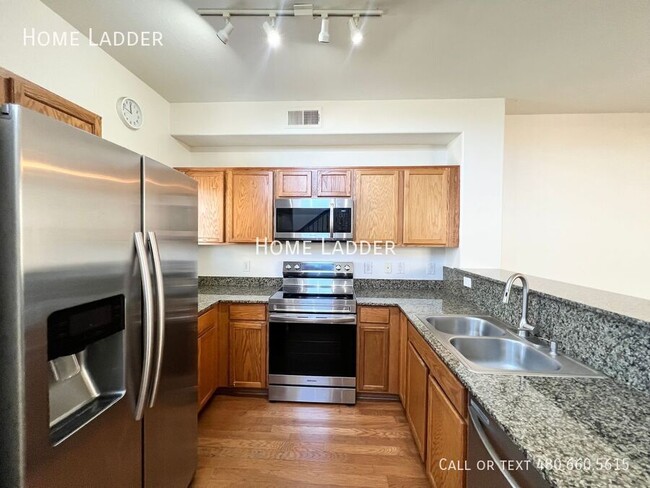 Building Photo - 1318 S Owl Dr