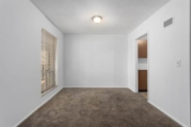 Building Photo - 436 W 89th St