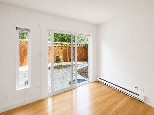 Building Photo - 2bd/1ba Seattle Condo