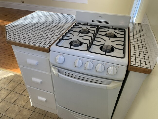 Building Photo - 628 37th St