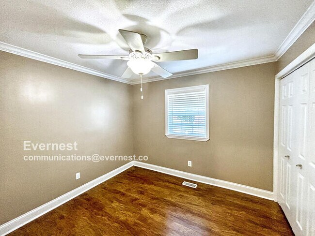 Building Photo - 6821 Knollcrest Dr