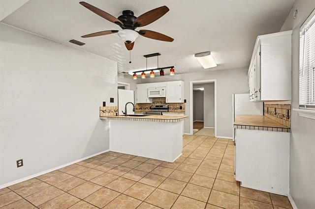 Building Photo - 3720 Stanley Ave