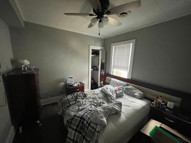 Building Photo - 1524 E Algonquin Rd