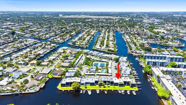 Building Photo - 1100 SE 5th Ct