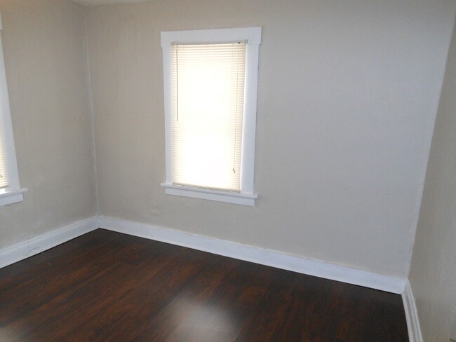 Building Photo - Adorable Home with Tons of Upgrades! Corne...