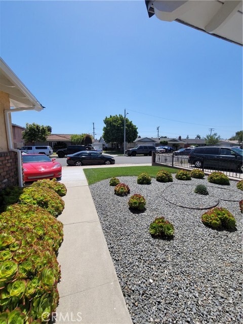 Building Photo - 8743 Dorion St