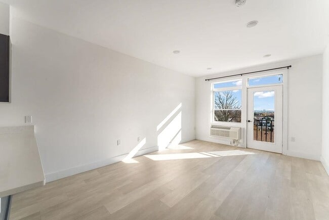 Building Photo - 43-45-45 W 32nd St