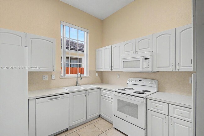 Building Photo - 15339 SW 32nd Terrace