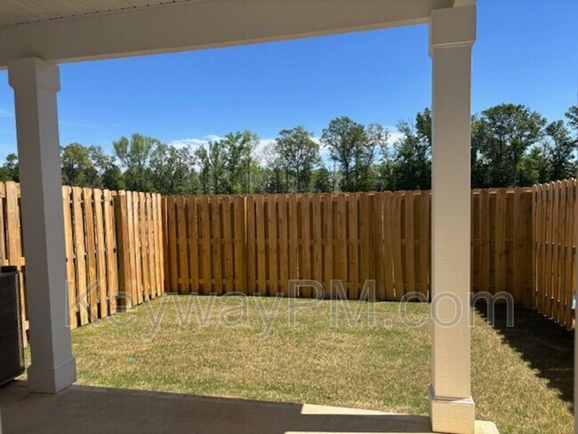 Building Photo - 2044 Denmark Ave SE