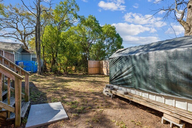 Building Photo - Chic & Modern North Charleston Home with Spacious Backyard