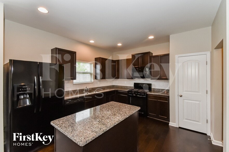Building Photo - 584 Dasheill Ln