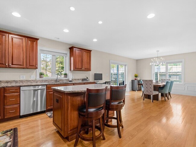 Building Photo - 22 Wellesley Ave