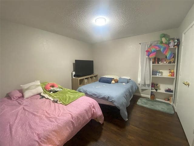 Building Photo - 2224 Maple Dr