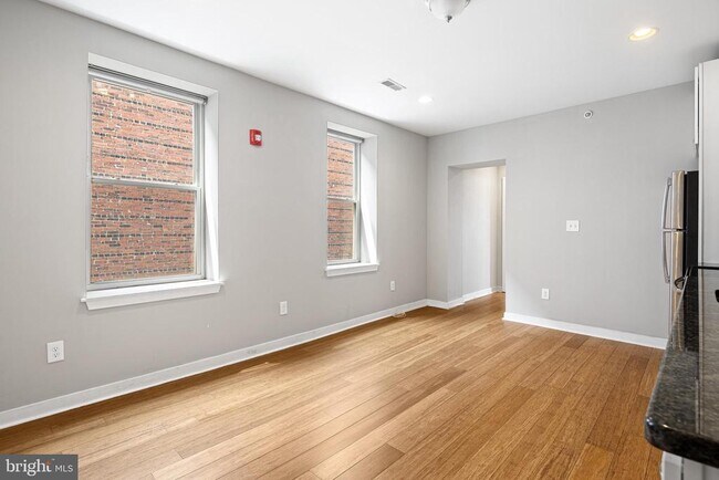 Building Photo - 616 S 4th St