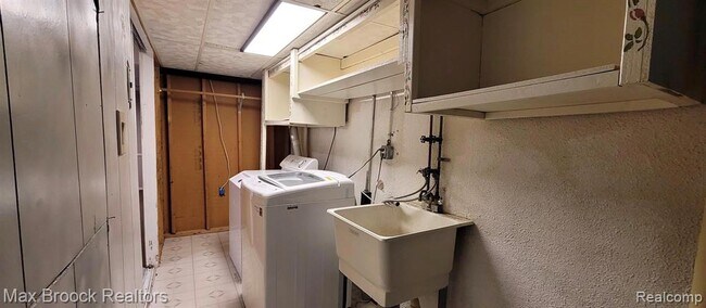 Building Photo - 7416 Azalea Ct