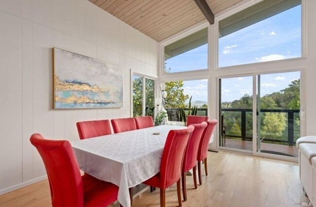 Building Photo - Beautiful home on the hills in Mill Valley