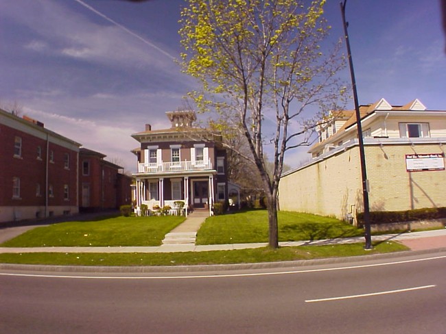 Primary Photo - 363 Lake Ave