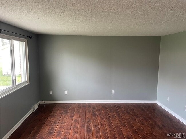 Primary Photo - 5355 Lake Ave