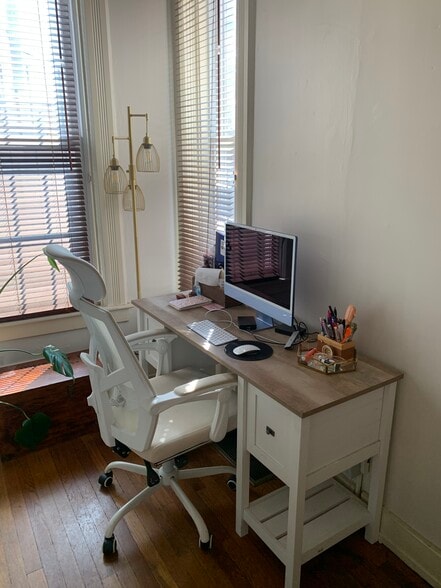 Living area - 22 Lyon St