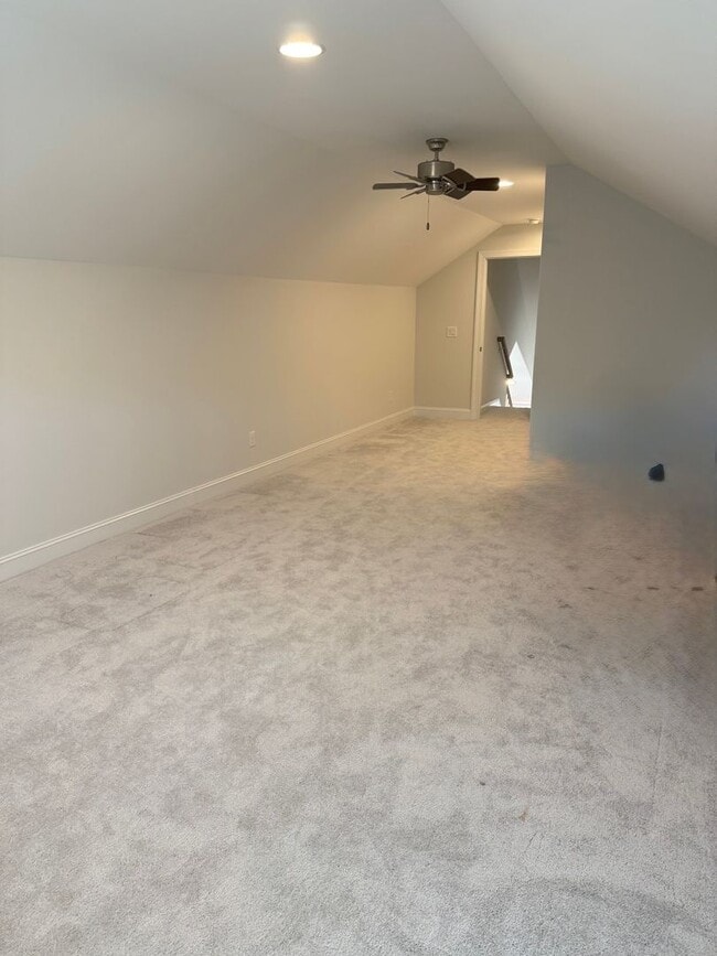 Building Photo - Updated 3 Bedroom Condo with Large Bonus Room!