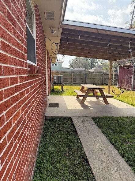 Building Photo - 140 Cindy Lou Pl