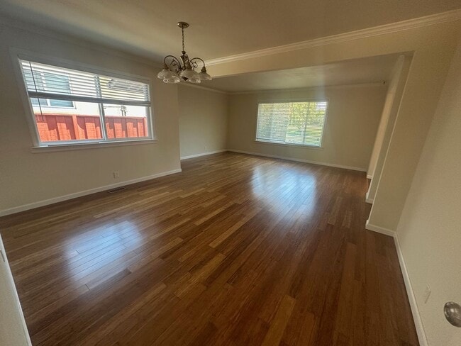 Building Photo - Beautiful Single Story Warms Springs Home