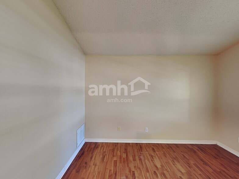 Building Photo - 29333 Yarrow Dr