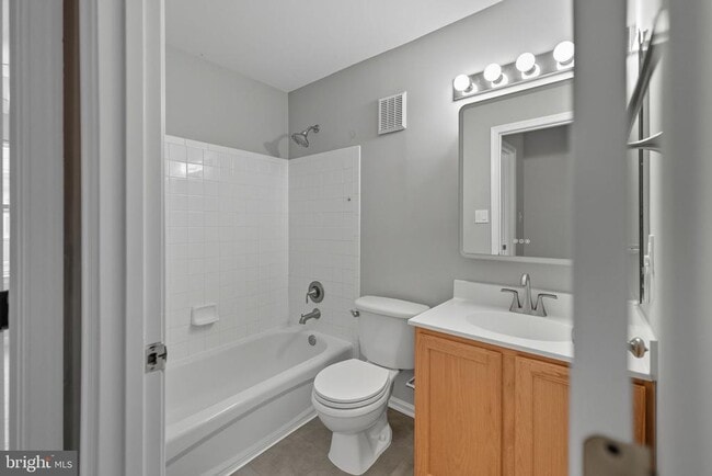 Building Photo - 2714 Manhattan Pl