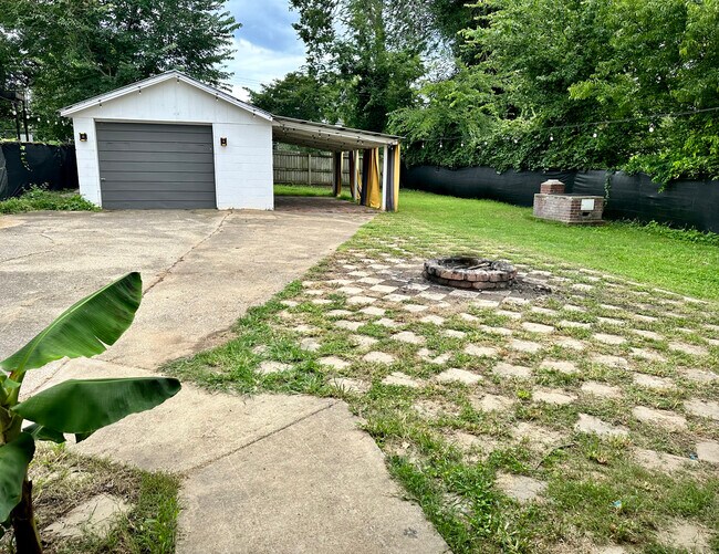 Building Photo - 1817 Knowles St