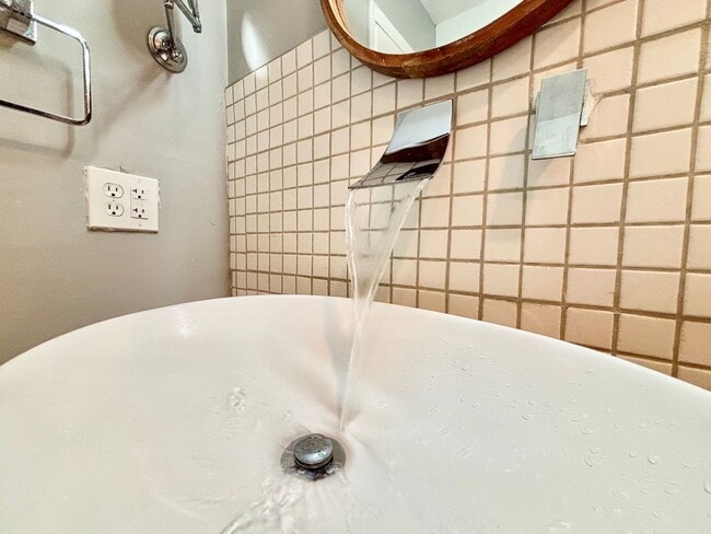 Building Photo - Stunning Virginia Beach Condo with Waterfr...