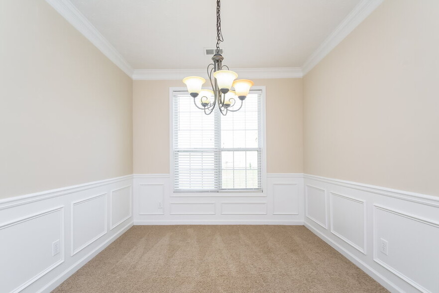 Building Photo - 169 Weatherstone Dr