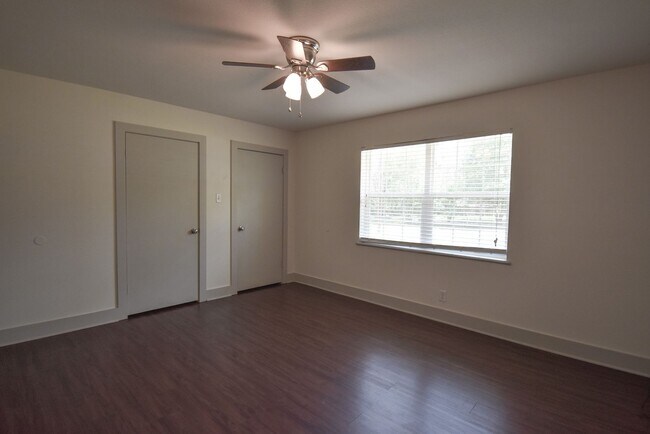 Building Photo - Lease Takeover Opportunity Available! 3 Be...